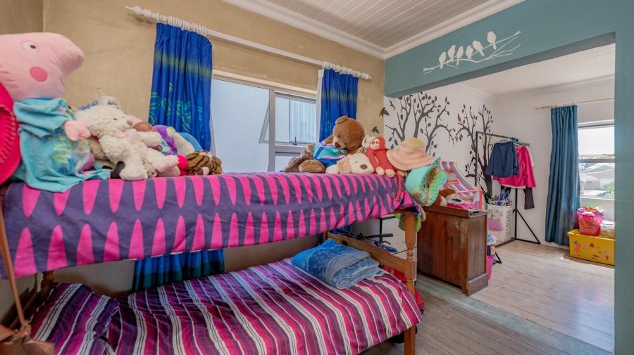 9 Bedroom Property for Sale in Struisbaai Western Cape